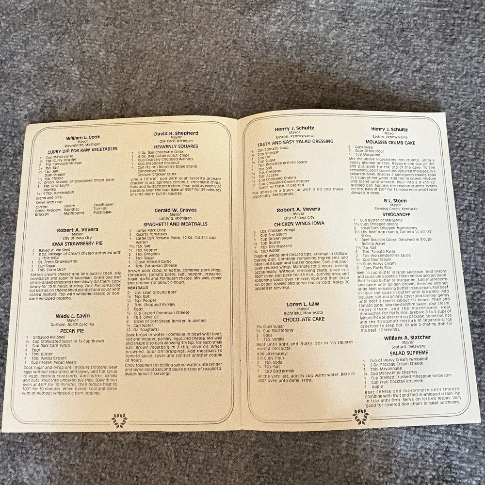 VTG 1979 Gourmet Mayors Cookbook Congress of Cities Del‎ Webb Hotels Las Vegas